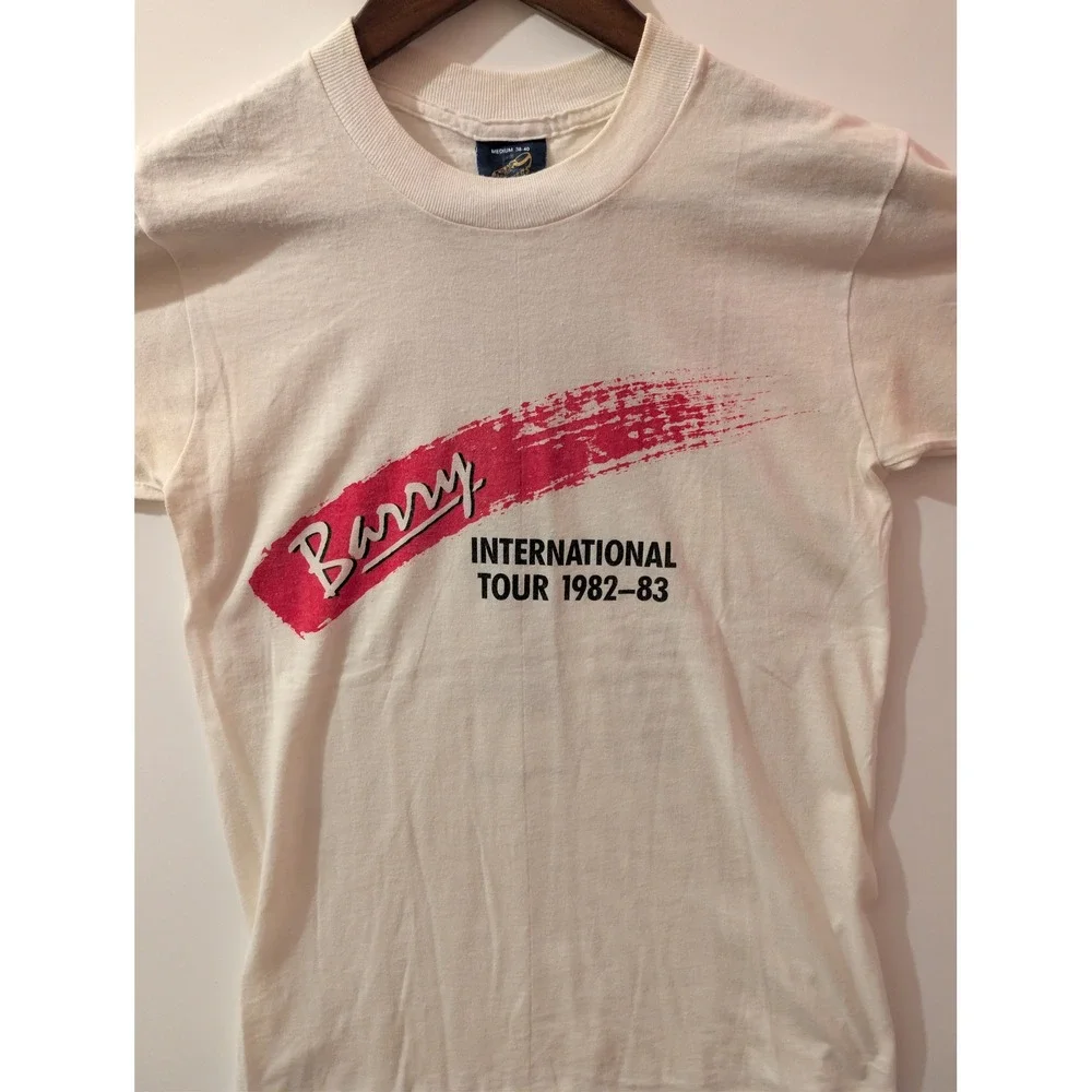 Sneakers Barry Manilow Tour Tee Mens M White Excellent 1982 83 Concert Vintage